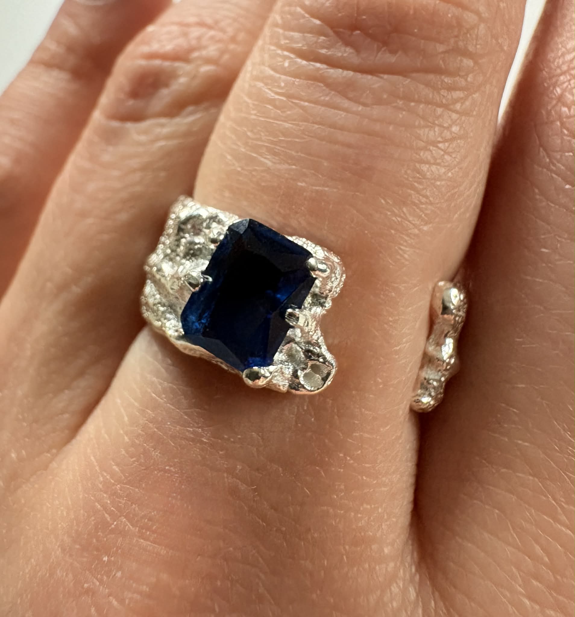 Midnight Vein Ring