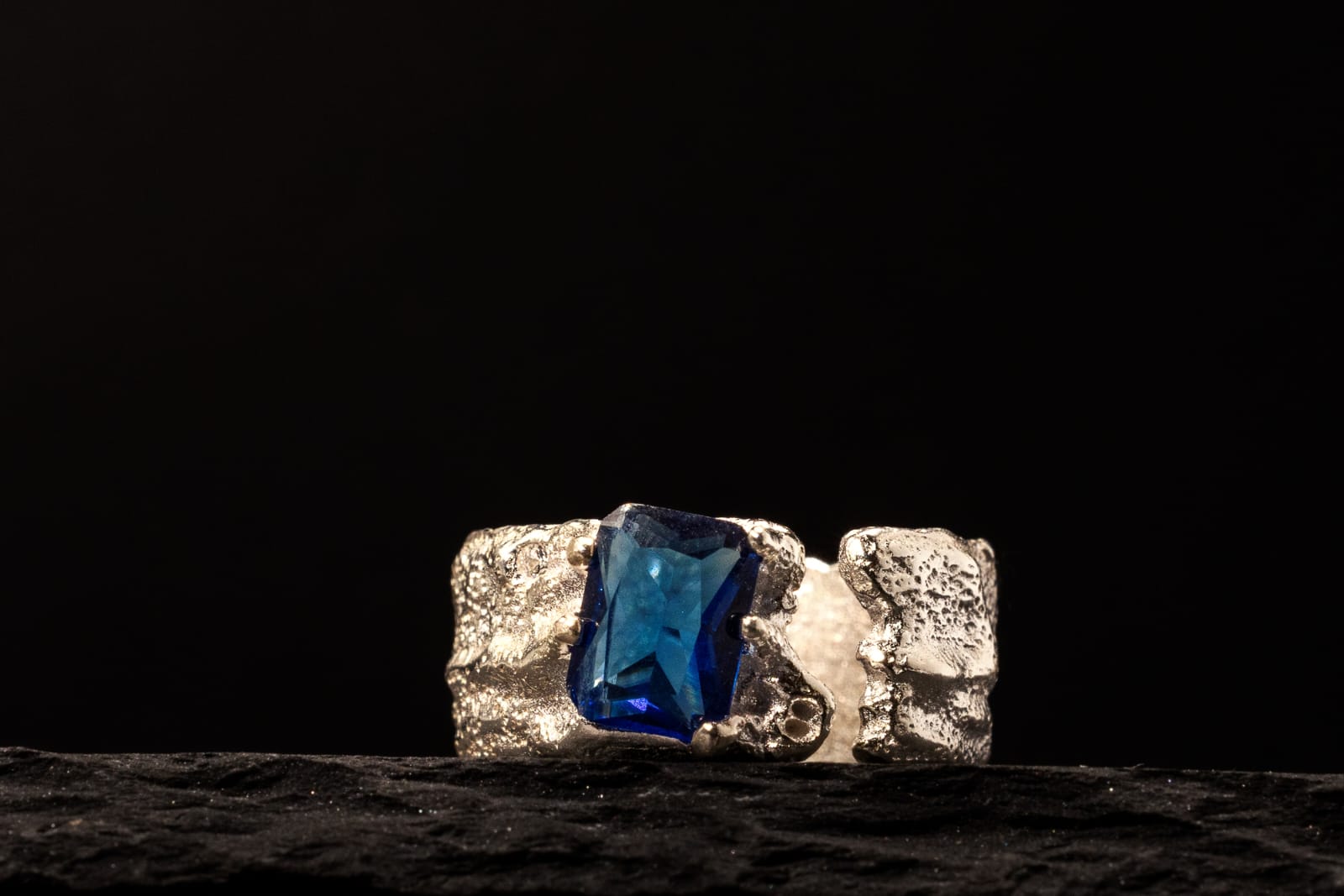 Midnight Vein Ring
