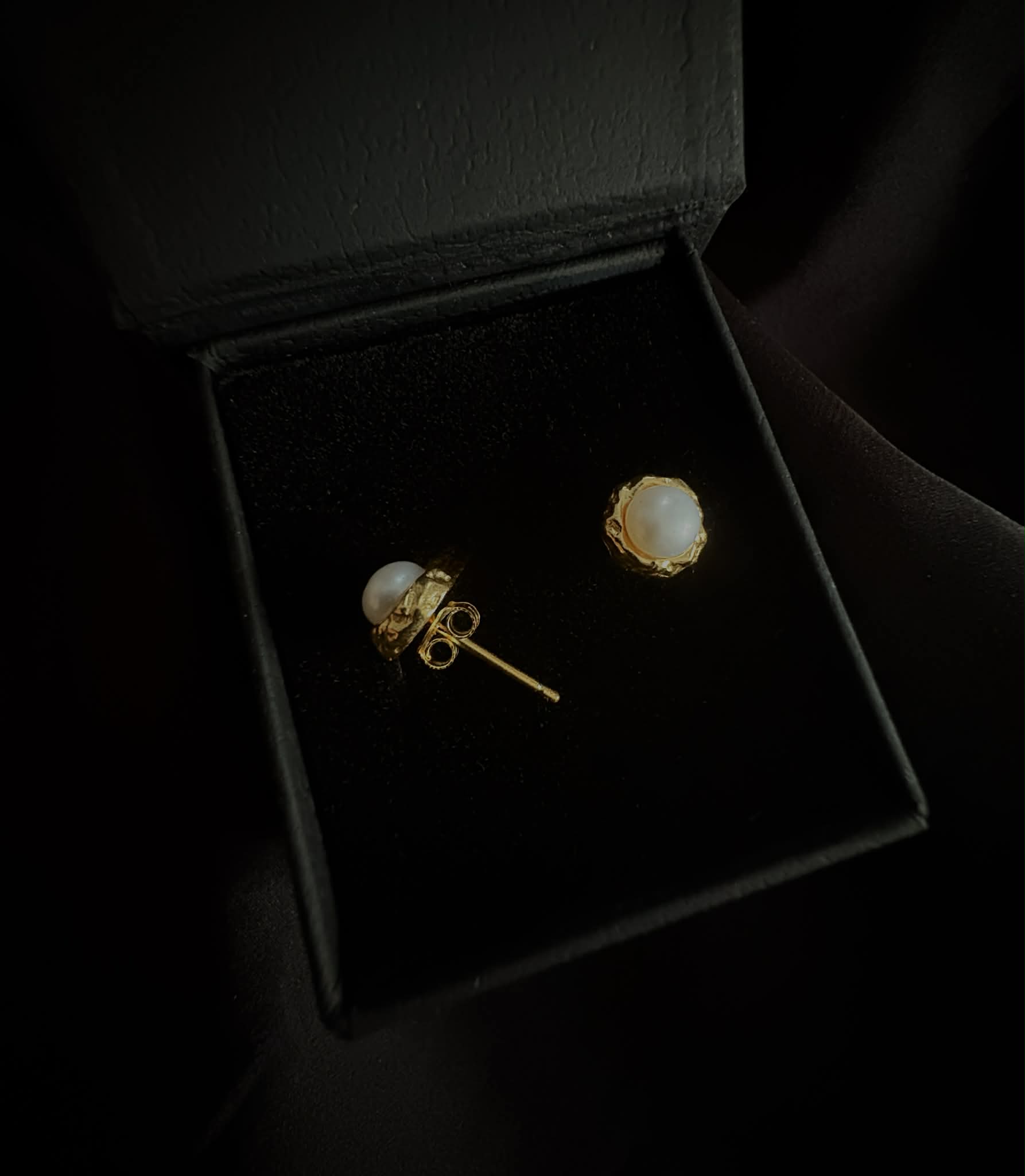 Flare Pearl Studs